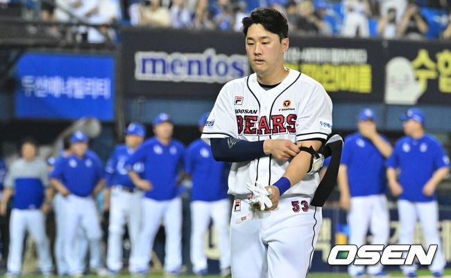 [OSEN=잠실, 조은정 기자]2024시즌 사자는 곰을 만나면 ‘무적’이다.프로야구 삼성 라이온즈는 12일 서울 잠실구장에서 열린 2024 신한 SOL뱅크 KBO리그 두산 베어스와의 시즌 10차전에서 9-5로 승리했다.경기 종료 후 두산 양석환이 패배를 아쉬워하고 있다. 2024.07.12 /