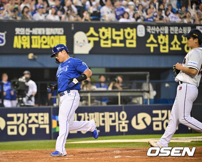 [OSEN=잠실, 조은정 기자]12일 오후 서울 잠실야구장에서2024 신한 SOL Bank KBO리그 두산 베어스와 삼성 라이온즈의 경기가 열렸다.이날 홈팀 두산은 곽빈을, 방문팀 삼성은 백정현을 선발 투수로 내세웠다.4회초 1사 2,3루 삼성 윤정빈이 두산 포수 김기연 포일에 다시 앞서가는 득점을 올리고 있다. 2024.07.12 /cej@osen.co.kr