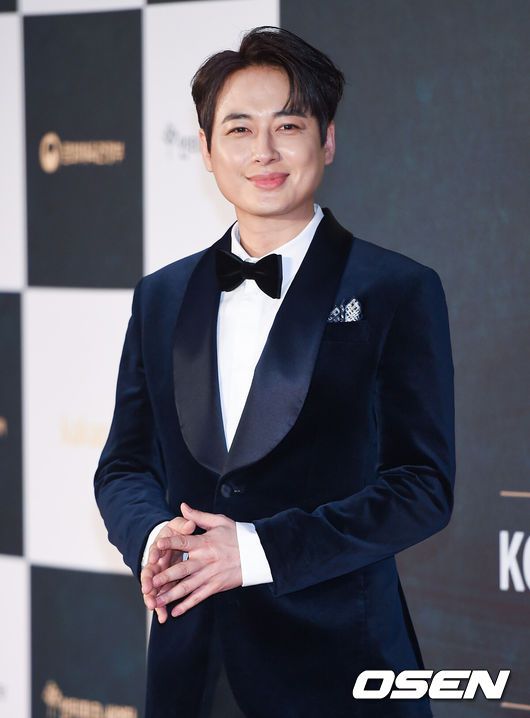 [OSEN=박준형 기자] 20일 오후 서울 한남동 블루스퀘어에서 제4회 한국뮤지컬어워즈가 진행됐다.배우 이지훈이 레드카펫을 밟고 있다.  / soul1014@osen.co.kr