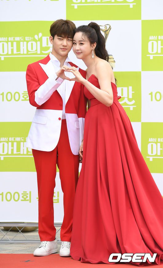 [OSEN=인천, 곽영래 기자] 21일 오전 인천 파라다이스시티 스튜디오 파라다이스에서 TV조선 '아내의 맛' 100회 특집 포토행사가 열렸다.함소원, 진화 부부가 포토타임을 갖고 있다. /youngrae@osen.co.kr