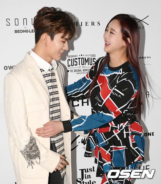 [OSEN=박재만 기자] 2019 S/S 하이서울 패션쇼 '슬링스톤' 컬렉션이 17일 오후 서울 동대문 디자인플라자(DDP)에서 열렸다.함소원, 진화 부부가 참석해 자리를 빛내고 있다. /pjmpp@osen.co.kr