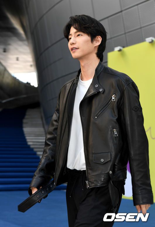 [OSEN=최규한 기자] 17일 오후 서울 중구 동대문디자인플라자에서 '2020 S/S 서울패션위크 -송지오(SONGZIO)’ 포토월 행사가 진행됐다.배우 송재림이 쇼에 참석하며 포즈를 취하고 있다. /dreamer@osen.co.kr