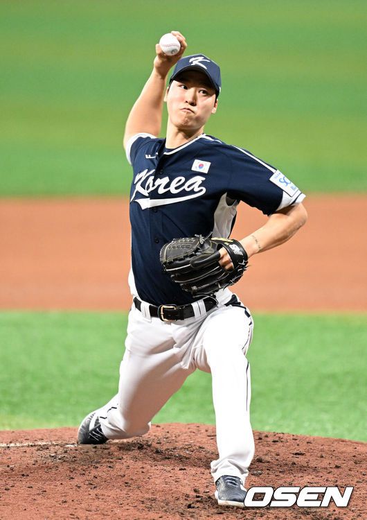 [OSEN=고척, 이대선 기자] 프리미어12 대표팀 엄상백이 역투하고 있다. 2024.11.02 /sunday@osen.co.kr