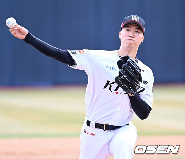 [OSEN=수원, 이대선 기자] KT 선발 엄상백이 역투하고 있다. 2024.03.24 /sunday@osen.co.kr