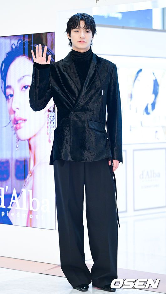 [OSEN=최규한 기자] 모델 채종석이 포토타임을 하고 있다. 2025.01.13 / dreamer@osen.co.kr