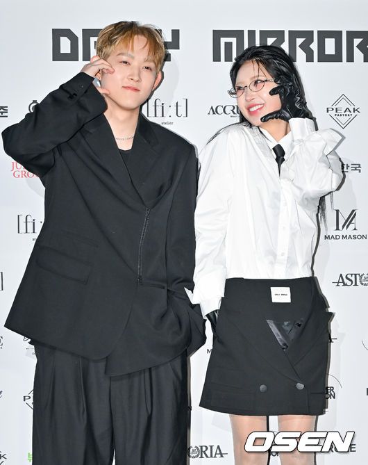 [OSEN=박준형 기자] 7일 서울 중구 동대문디자인플라자(DDP)에서 '2025 F/W 서울패션위크’가 열렸다. 올해 25주년을 맞은 국내 최대 패션 행사 ‘서울패션위크’는 5일부터 9일까지 닷새간 열린다.지플랫(환희)와 최준희가 포토월에서 포즈를 취하고 있다. 2025.02.07 / soul1014@osen.co.kr