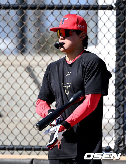 [OSEN=수원, 민경훈 기자] KT 강백호가 우월 솔로 홈런을 때리고 있다. 2024.06.30 / rumi@osen.co.kr
