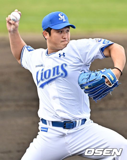 [OSEN=오키나와(일본), 조은정 기자]프로야구 삼성 라이온즈가 KBO리그 팀과의 첫 연습경기에서 승리했다.삼성은 25일 일본 오키나와현 아카마 구장에서 열린 SSG 랜더스와의 연습경기에서 5-0 승리를 거뒀다.3회초 삼성 최원태가 역투하고 있다. 2025.02.25 /cej@osen.co.kr
