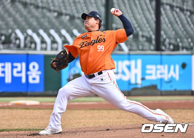 [OSEN=부산, 이석우 기자] 한화 선발 류현진이 역투하고 있다. 2025.03.13 / foto0307@osen.co.kr