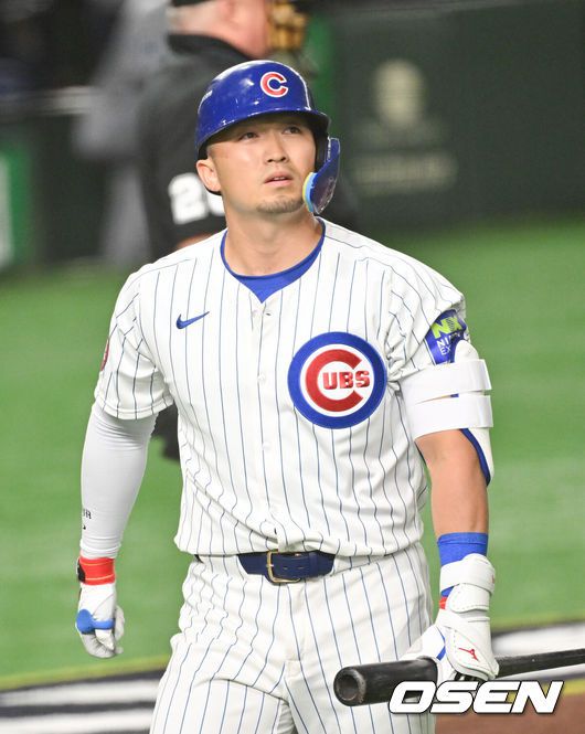 [OSEN=도쿄(일본), 박준형 기자] 18일 오후 일본 도쿄돔에서 메이저리그 공식 개막전 2025 도쿄시리즈 LA 다저스와 시카고 컵스의 경기가 진행됐다이번 도쿄시리즈가 기존 해외시리즈에 비해 더 큰 관심을 모으고 있는 것은 역시 LA 다저스와 시카고 컵스에 있는 일본 선수들 때문. LA 다저스에는 메이저리그 최고 슈퍼스타 오타니 쇼헤이를 비롯해 야마모토 요시노부와 사사키 로키가 있다. 또 시카고 컵스에는 이마나가 쇼타, 스즈키 세이야가 있다.   6회말 헛스윙 삼진아웃 당한 시카고컵스 스즈키가 아쉬워하고 있다.    2025.03.18 / soul1014@osen.co.kr