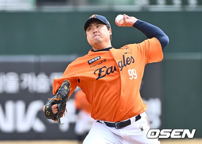 [OSEN=부산, 이석우 기자] 한화 선발 류현진이 역투하고 있다. 2025.03.13 / foto0307@osen.co.kr