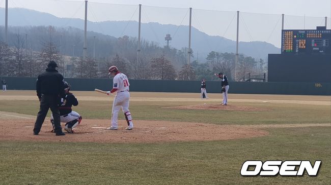 [OSEN=강화, 한용섭 기자]LG 트윈스 투수 장현식이 20일 강화 SSG퓨처스필드에서 열린 퓨처스리그 SSG 랜더스와 경기에 등판해 투구하고 있다. /orange@osen.co.kr