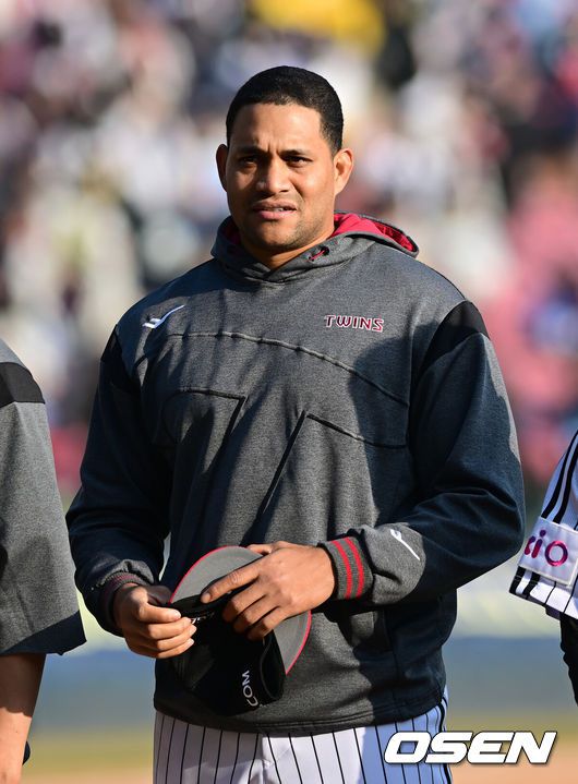 [OSEN=잠실, 김성락 기자]  프로야구 LG 트윈스가 롯데 자이언츠와 개막전에서 승리를 거뒀다.LG는22일 서울 잠실구장에서 열린 롯데와 2025 KBO리그 개막전에서 12-2로 크게 승리했다. 경기 종료 후 엘지 치리노스가 기뻐하고 있다. 2025.03.22 / ksl0919@osen.co.kr