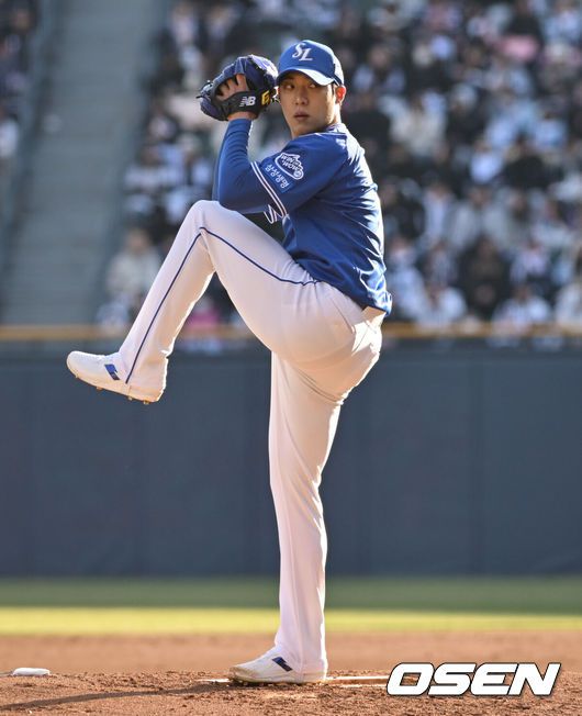 [OSEN=잠실, 조은정 기자]29일 서울 송파구 잠실야구장에서 2025 신한 SOL Bank KBO리그 두산 베어스와 삼성 라이온즈의 경기가 열렸다.이날 홈팀 두산은 잭로그를, 원정팀 삼성은 원태인을 선발 투수로 내세웠다.1회말 삼성 원태인이 역투하고 있다. 2025.03.29 /cej@osen.co.kr