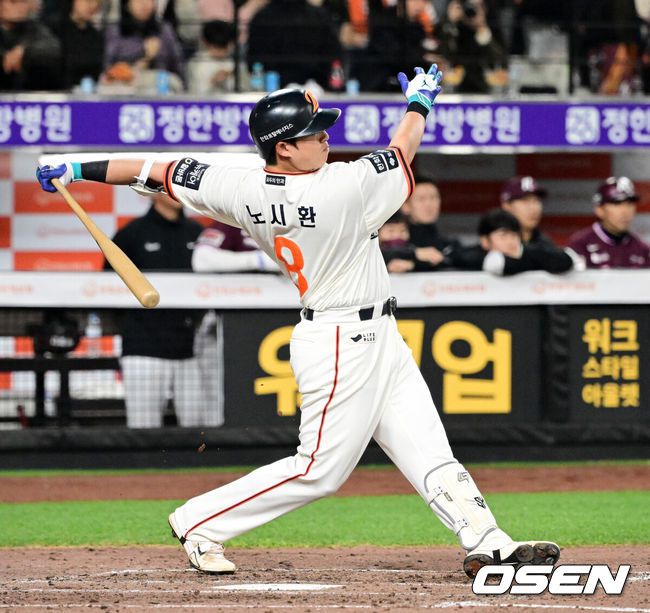 [OSEN=대전, 지형준 기자] 11일 오후 대전 한화생명볼파크에서 2025 신한 SOL Bank KBO리그 한화 이글스와 키움 히어로즈의 경기가 열렸다.이날 한화는 류현진, 키움은 김윤하를 선발로 내세웠다.5회말 1사 2루에서 한화 노시환이 1타점 좌중간 적시타를 날리고 있다. 2025.04.11 / jpnews@osen.co.kr