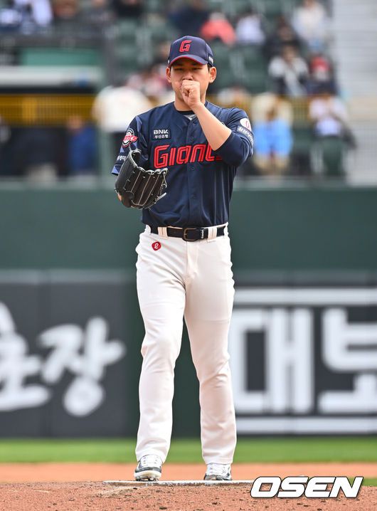 [OSEN=부산, 이석우 기자] 롯데 자이언츠 김진욱 300 2025.04.13 / foto0307@osen.co.kr