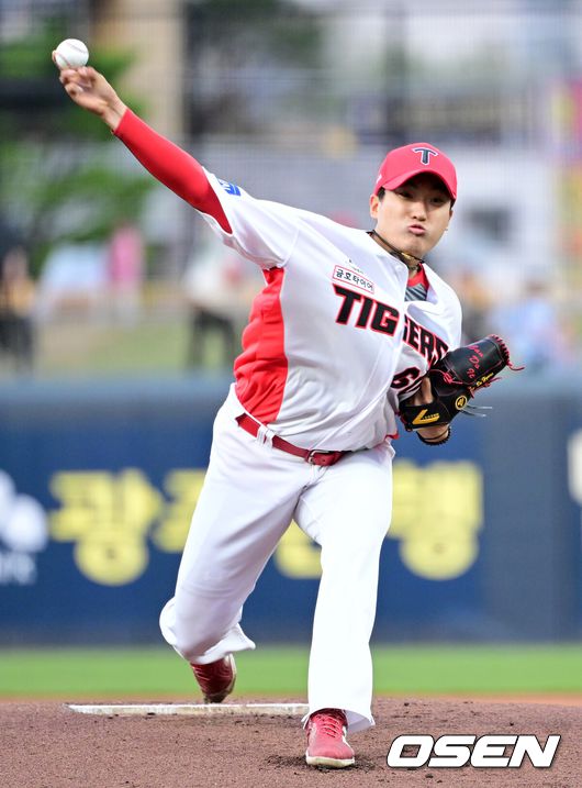 [OSEN=광주, 최규한 기자] 16일 오후 광주-기아 챔피언스필드에서 ‘2025 신한 SOL Bank KBO리그’ KIA 타이거즈와 KT 위즈의 경기가 열렸다.홈팀 KIA는 김도현, 방문팀 KT는 오원석을 선발투수로 내세웠다.1회초 KIA 선발 김도현이 힘차게 공을 뿌리고 있다. 2025.04.16 / dreamer@osen.co.kr