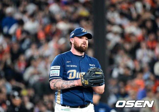 [OSEN=대전, 최규한 기자] 18일 오후 대전 한화생명 볼파크에서 ‘2025 신한 SOL Bank KBO리그’ 한화 이글스와 NC 다이노스의 경기가 열렸다.홈팀 한화는 엄상백, 방문팀 NC는 로건 앨런을 선발로 내세웠다.2회말 2사 주자없는 상황 NC 선발 로건 앨런이 한화 노시환에게 몸 맞는 공을 내준 뒤 숨을 고르고 있다. 2025.04.18 / dreamer@osen.co.kr