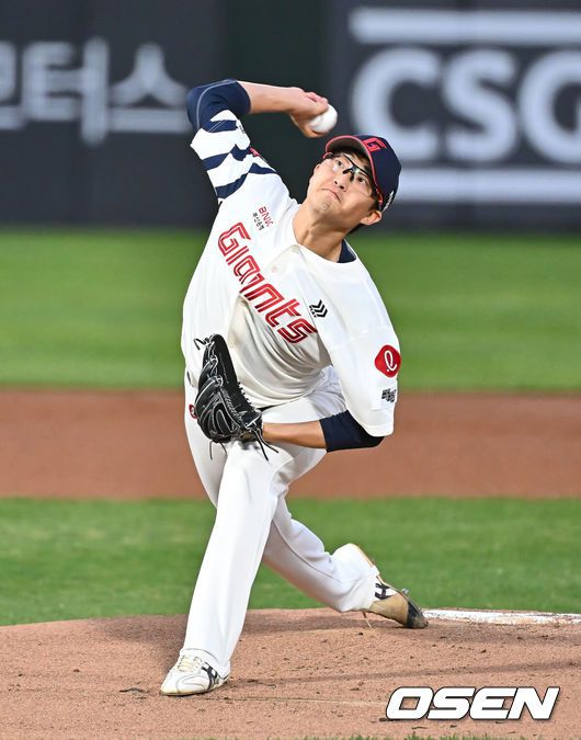 [OSEN=부산, 이석우 기자] 17일 부산 사직야구장에서 2025 신한 SOL 뱅크 KBO 리그 롯데 자이언츠와 키움 히어로즈의 경기가 열렸다. 홈팀 롯데는 박세웅, 방문팀 키움은 김윤하가 선발 출전했다.롯데 자이언츠 선발 투수 박세웅이 역투하고 있다. 2025.04.17 / foto0307@osen.co.kr