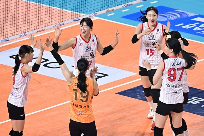 한국 여자배구 올스타 팀. / KOVO