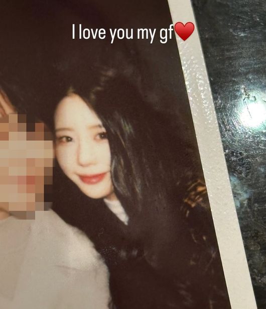 [OSEN=지형준 기자] 13일 오전 서울 영등포구 여의도동 KBS 신관에서 KBS 2TV ‘뮤직뱅크’ 리허설이 진행됐다.이날 뮤직뱅크에는 ARrC, BOYNEXTDOOR, KATSEYE, LESSERAFIM, Loossemble(루셈블), NCT WISH, NMIXX, NOWADAYS, RESCENE(리센느), xikers(싸이커스), 서지오, 소수빈, 영탁,예린(YERIN), 쯔위(TWICE), 키노(KINO), 피에스타(FIESTAR) 등이 출연한다.캣츠아이 라라가 포즈를 취하고 있다. 2024.09.13 / jpnews@osen.co.kr