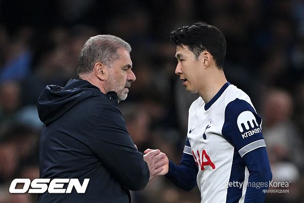 [사진] 엔지 포스테코글루 감독과 손흥민 ⓒGettyimages(무단전재 및 재배포 금지)