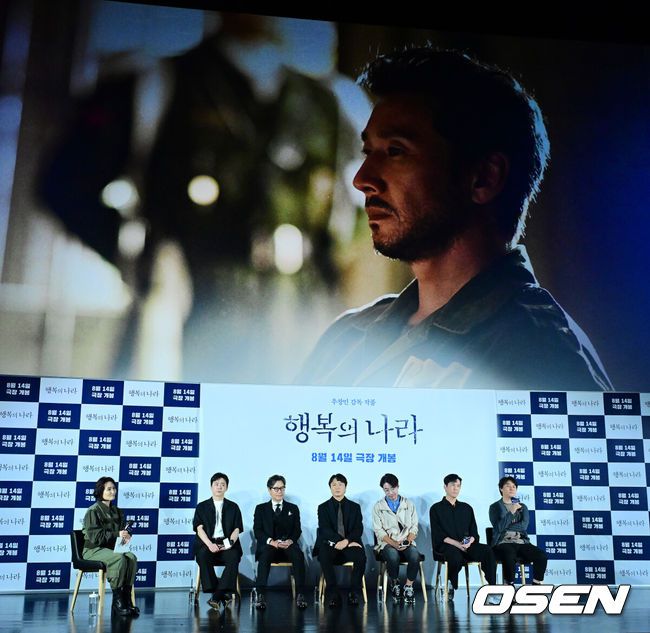 [OSEN=이대선 기자] ‘서울드라마어워즈 2024’가 25일 오후 서울 영등포구 KBS홀에서 열렸다.'서울드라마어워즈 2024' 시상식은 이날 오후 5시부터 KBS홀에서 SBS 생중계로 진행된다.골든버드상을 수상한 박찬욱 감독이 수상 소감을 말하고 있다. 2024.09.25 /sunday@osen.co.kr