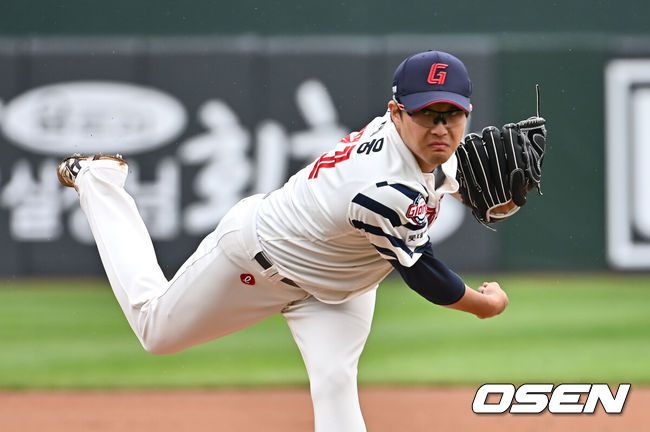 [OSEN=부산, 이석우 기자] 6일 부산 사직야구장에서 2025 신한 SOL 뱅크 KBO 리그 롯데 자이언츠와 SSG 랜더스의 경기가 열렸다. 홈팀 롯데는 박세웅, 방문팀 SSG는 문승원이 선발 출전했다.롯데 자이언츠 선발 투수 박세웅이 역투하고 있다. 2025.05.06 / foto0307@osen.co.kr
