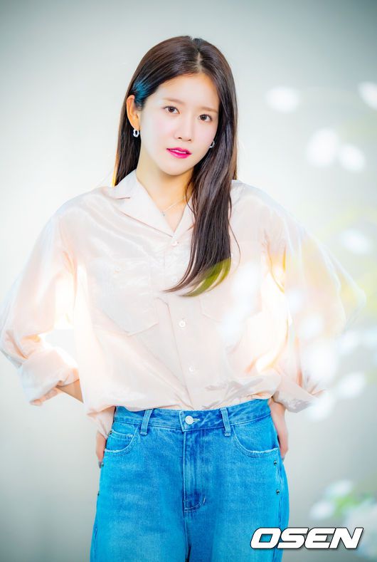 [OSEN=민경훈 기자] 배우 추소정이 최근 서울 마포구 합정동 OSEN 사옥에서 인터뷰를 가졌다.배우 추소정(우주소녀 엑시)은 tvN 월화드라마 ‘이혼보험’에서 보험 사고의 손해액을 결정해 보험금을 지급하는 손해사정사 조아영 역을 맡아 열연을 펼쳤다.배우 추소정이 카메라 앞에서 포즈를 취하고 있다. 2025.05.07 / rumi@osen.co.kr