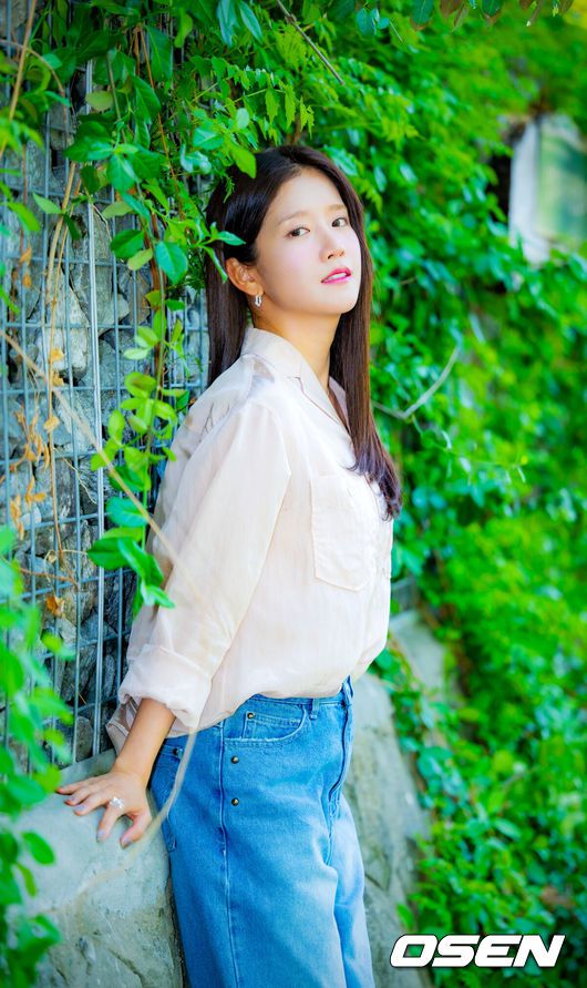 [OSEN=민경훈 기자] 배우 추소정이 최근 서울 마포구 합정동 OSEN 사옥에서 인터뷰를 가졌다.배우 추소정(우주소녀 엑시)은 tvN 월화드라마 ‘이혼보험’에서 보험 사고의 손해액을 결정해 보험금을 지급하는 손해사정사 조아영 역을 맡아 열연을 펼쳤다.배우 추소정이 카메라 앞에서 포즈를 취하고 있다. 2025.05.07 / rumi@osen.co.kr