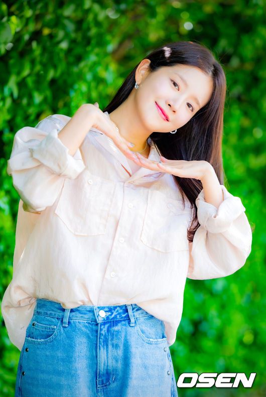 [OSEN=민경훈 기자] 배우 추소정이 최근 서울 마포구 합정동 OSEN 사옥에서 인터뷰를 가졌다.배우 추소정(우주소녀 엑시)은 tvN 월화드라마 ‘이혼보험’에서 보험 사고의 손해액을 결정해 보험금을 지급하는 손해사정사 조아영 역을 맡아 열연을 펼쳤다.배우 추소정이 카메라 앞에서 포즈를 취하고 있다. 2025.05.07 / rumi@osen.co.kr