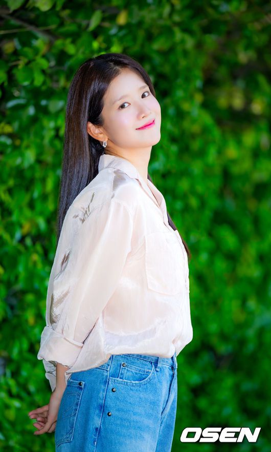 [OSEN=민경훈 기자] 배우 추소정이 최근 서울 마포구 합정동 OSEN 사옥에서 인터뷰를 가졌다.배우 추소정(우주소녀 엑시)은 tvN 월화드라마 ‘이혼보험’에서 보험 사고의 손해액을 결정해 보험금을 지급하는 손해사정사 조아영 역을 맡아 열연을 펼쳤다.배우 추소정이 카메라 앞에서 포즈를 취하고 있다. 2025.05.07 / rumi@osen.co.kr