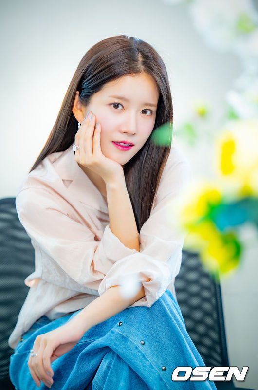 [OSEN=민경훈 기자] 배우 추소정이 최근 서울 마포구 합정동 OSEN 사옥에서 인터뷰를 가졌다.배우 추소정(우주소녀 엑시)은 tvN 월화드라마 ‘이혼보험’에서 보험 사고의 손해액을 결정해 보험금을 지급하는 손해사정사 조아영 역을 맡아 열연을 펼쳤다.배우 추소정이 카메라 앞에서 포즈를 취하고 있다. 2025.05.07 / rumi@osen.co.kr