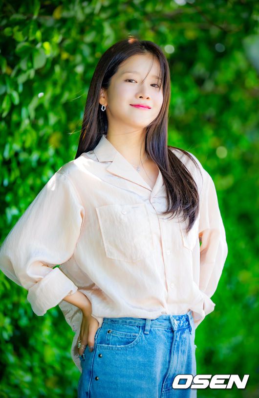 [OSEN=민경훈 기자] 배우 추소정이 최근 서울 마포구 합정동 OSEN 사옥에서 인터뷰를 가졌다.배우 추소정(우주소녀 엑시)은 tvN 월화드라마 ‘이혼보험’에서 보험 사고의 손해액을 결정해 보험금을 지급하는 손해사정사 조아영 역을 맡아 열연을 펼쳤다.배우 추소정이 카메라 앞에서 포즈를 취하고 있다. 2025.05.07 / rumi@osen.co.kr