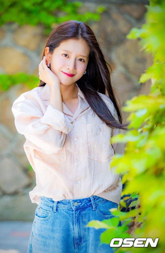 [OSEN=민경훈 기자] 배우 추소정이 최근 서울 마포구 합정동 OSEN 사옥에서 인터뷰를 가졌다.배우 추소정(우주소녀 엑시)은 tvN 월화드라마 ‘이혼보험’에서 보험 사고의 손해액을 결정해 보험금을 지급하는 손해사정사 조아영 역을 맡아 열연을 펼쳤다.배우 추소정이 카메라 앞에서 포즈를 취하고 있다. 2025.05.07 / rumi@osen.co.kr