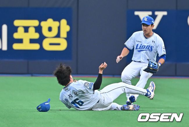[OSEN=포항, 이석우 기자] 13일 포항야구장에서 2025 신한 SOL 뱅크 KBO 리그 삼성 라이온즈와 KT 위즈의 경기가 열렸다. 홈팀 삼성은 이승현이 선발로 출전하고, 방문팀 KT는 헤이수스가 선발로 출전했다.삼성 라이온즈 류지혁이 1회초 2사 1,3루 KT 위즈 장성우의 타구를 잡아내고 있다. 2025.05.13 / foto0307@osen.co.kr