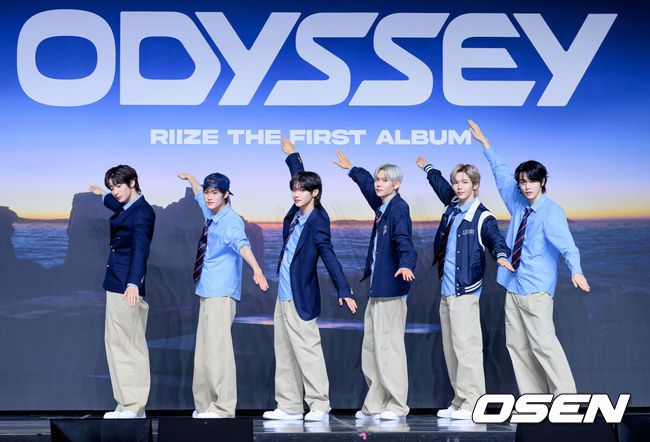 [OSEN=이대선 기자] 19일 서울 용산구 블루스퀘어 SOL트래블홀에서 그룹 라이즈 정규 1집 ‘ODYSSEY’ 미디어 쇼케이스가 열렸다.라이즈의 정체성을 확고히 하는 이번 앨범은 독자적 장르 ‘이모셔널 팝’을 담은 10개 트랙으로 구성되어 있으며, 19일 오후 6시 각종 음악 사이트에서 음원이 공개된다.라이즈가 포토타임을 가지고 있다. 2025.05.19 /sunday@osen.co.kr
