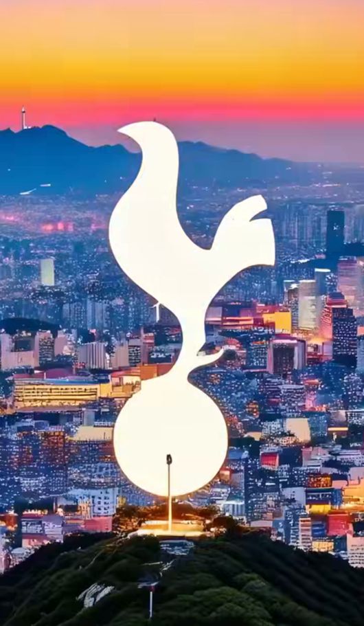 [OSEN=서울월드컵경기장, 조은정 기자]3일 오후 서울월드컵경기장에서 쿠팡플레이 시리즈 토트넘 훗스퍼와 바이에른 뮌헨의 경기가 열렸다.손흥민과 김민재가 나란히 선발로 나서면서 팬들이 고대하던'국가대표 공수 맞대결'이 성사됐다.대한민국 국가대표팀에서 오랫동안 호흡을 맞춰온 둘은 처음으로 서로를 적으로 상대하게 됐다.뮌헨 김민재, 토트넘 손흥민이 경기를 앞두고 인사를 나누고 있다. 2024.08.03 /cej@osen.co.kr