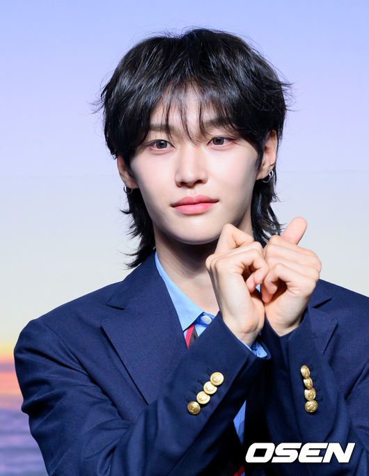 [OSEN=이대선 기자] 19일 서울 용산구 블루스퀘어 SOL트래블홀에서 그룹 라이즈 정규 1집 ‘ODYSSEY’ 미디어 쇼케이스가 열렸다.라이즈의 정체성을 확고히 하는 이번 앨범은 독자적 장르 ‘이모셔널 팝’을 담은 10개 트랙으로 구성되어 있으며, 19일 오후 6시 각종 음악 사이트에서 음원이 공개된다.라이즈 원빈이 포토타임을 가지고 있다. 2025.05.19 /sunday@osen.co.kr