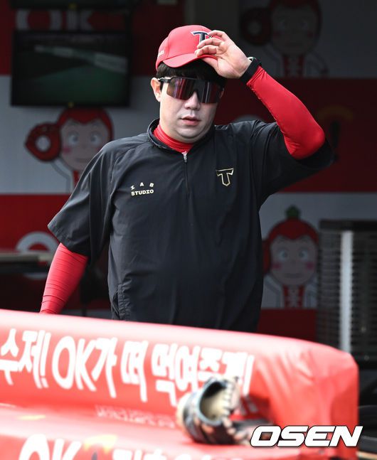 [OSEN=수원, 조은정 기자]20일 오후 수원 KT위즈파크에서 2025 신한 SOL Bank KBO리그 KT 위즈와 KIA 타이거즈의 경기가 열린다.이날 홈팀 KT는 조이현을, 방문팀 KIA는 윤영철을 선발투수로 내세웠다.KIA 양현종이 훈련을 나서고 있다. 2025.05.20 /cej@osen.co.kr