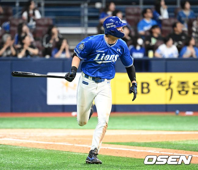 [OSEN=고척, 이대선 기자] 20일 오후 서울 고척스카이돔에서 2025 신한 SOL Bank KBO리그 키움 히어로즈와 삼성 라이온즈의 경기가 열렸다.키움은 로젠버그, 삼성은 원태인을 선발 투수로 내세웠다.11회초 2사 만루에서 삼성 구자욱이 좌중간 싹쓸이 적시 2루타를 치고 있다. 2025.05.20 /sunday@osen.co.kr