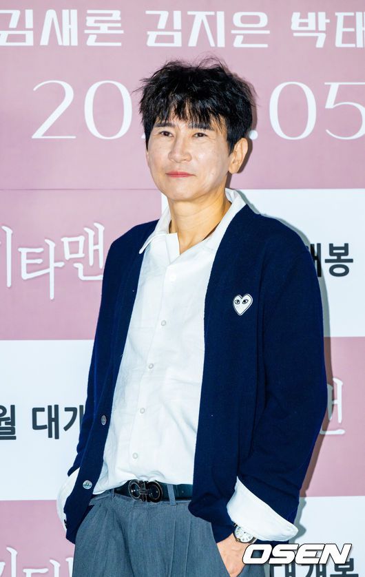 [OSEN=박준형 기자] 21일 서울 잠실롯데월드타워 내 롯데시네마 월드타워에서 영화 '기타맨'(감독 이선정) 언론시사회가 진행됐다.올해 2월 유명을 달리한 배우 김새론의 유작인 영화 '기타맨'은 고된 현실 속에서도 음악을 통해 희망을 찾으려는 천재 기타리스트 기철(이선정 분)의 상실과 사랑을 그린 음악 영화다. 이선정 감독이 포즈를 취하고 있다.    2025.05.21 / soul1014@osen.co.kr