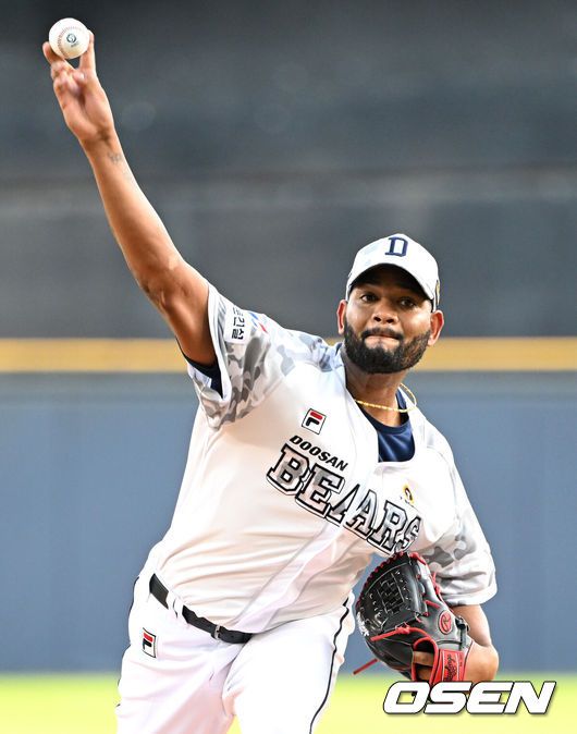 두산 베어스 시절 라울 알칸타라. /OSEN DB