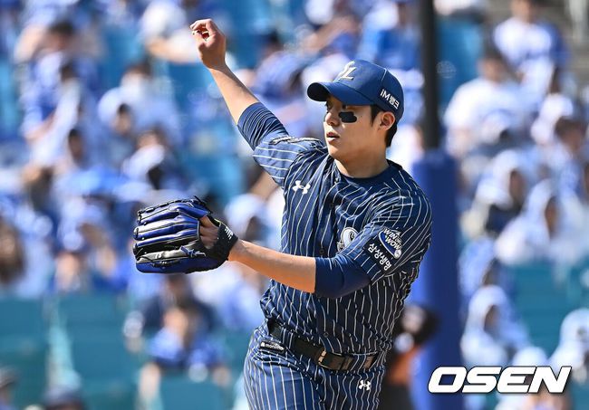 [OSEN=대구, 이석우 기자] 25일 대구삼성라이온즈파크에서 2025 신한 SOL 뱅크 KBO 리그 삼성 라이온즈와 KIA 타이거즈의 경기가 열렸다. 홈팀 삼성은 원태인이, 방문팀 KIA는 윤영철이 선발 출전했다. 삼성 라이온즈 선발 투수 원태인이 역투하고 있다. 2025.05.25 / foto0307@osen.co.kr