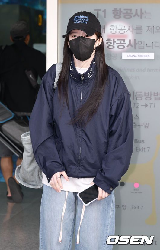 [OSEN=인천공항, 조은정 기자]배우 고윤정이 30일 인천국제공항을 통해 발리로 tvN 토일드라마 ‘언젠가는 슬기로울 전공의생활(이하 ‘언슬전')’ 포상휴가를 떠났다.'언슬전'은 생과 사가 공존하는 산부인과에서 인생의 시작과 끝을 마주하며 성장하는 청춘들의 이야기로 지난 18일 최종회에서 자체 최고 시청률을 기록하며 성공적으로 막을 내렸다.고윤정이 출국장으로 이동하며 포즈를 취하고 있다. 2025.05.30 /cej@osen.co.kr