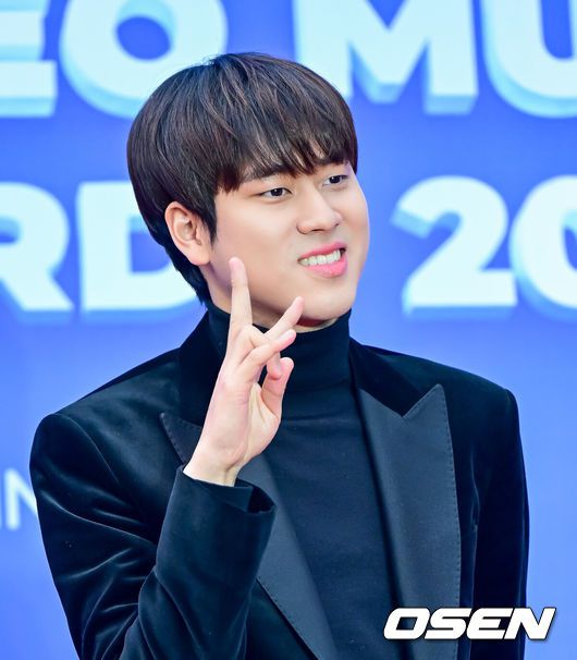 [OSEN=지형준 기자] 15일 오후 서울 장충동 장충체육관에서 ‘한터뮤직어워즈 2024’ 레드카펫 행사가 열렸다.1일 차인 이날 김재중, NOWADAYS(나우어데이즈), 민니, SAY MY NAME(세이마이네임), ARTMS(아르테미스), 연준, 이무진, EPEX(이펙스), 인순이, TXT(투모로우바이투게더), tripleS(트리플에스), 가희, 권인하, 김조한, 니콜, 브라이언, 앤디, 윤상, 정선아, 환희, 진영, 미연 등이 참석했다. 가수 이무진이 포즈를 취하고 있다. 2025.02.15 /jpnews@osen.co.kr