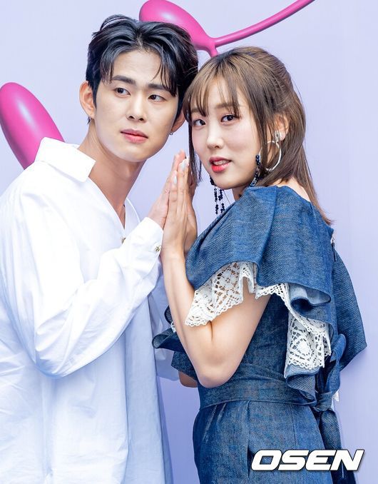 [OSEN=민경훈 기자]개그맨 손민수 임라라가 입장하며 포즈를 취하고 있다. 2023.03.16 /rumi@osen.co.kr