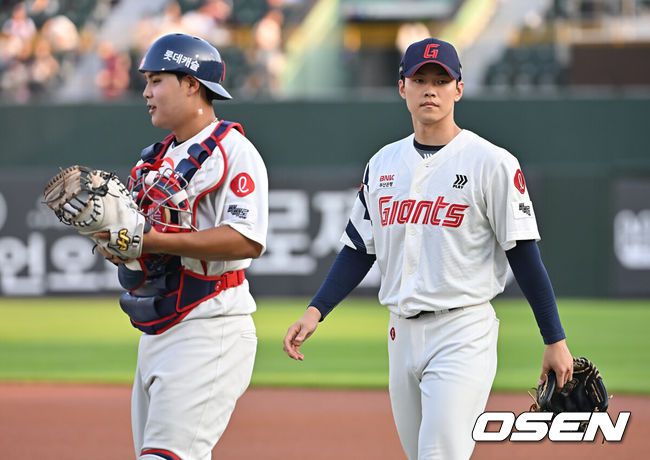 [OSEN=부산, 이석우 기자]  롯데 자이언츠 박재엽, 홍민기 / foto0307@osen.co.kr