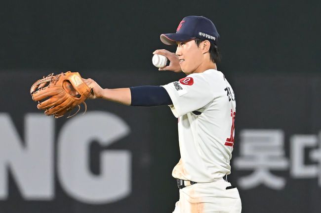 [OSEN=부산, 이석우 기자]  롯데 자이언츠 전민재  / foto0307@osen.co.kr