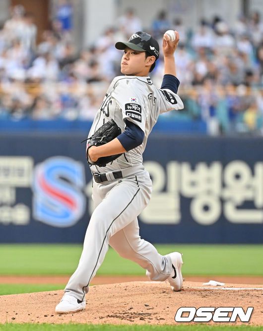 [OSEN=대구, 이석우 기자] 26일 대구삼성라이온즈파크에서 2025 신한 SOL 뱅크 KBO 리그 삼성 라이온즈와 한화 이글스의 경기가 열렸다. 홈팀 삼성은 가라비토가, 방문팀 한화는 문동주가 선발 출전했다. 한화 이글스 선발 투수 문동주가 역투하고 있다. 2025.06.26 / foto0307@osen.co.kr